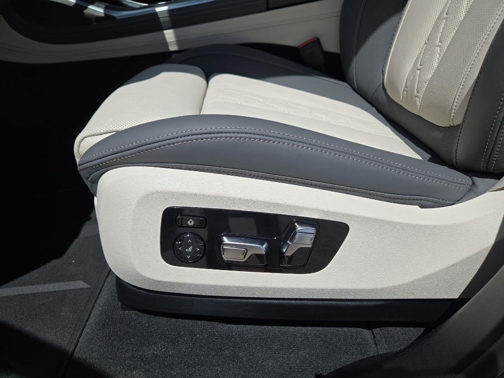 new 2026 BMW X7 car, priced at $126,775