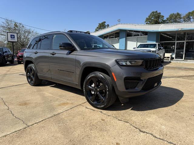 used 2024 Jeep Grand Cherokee car, priced at $35,899