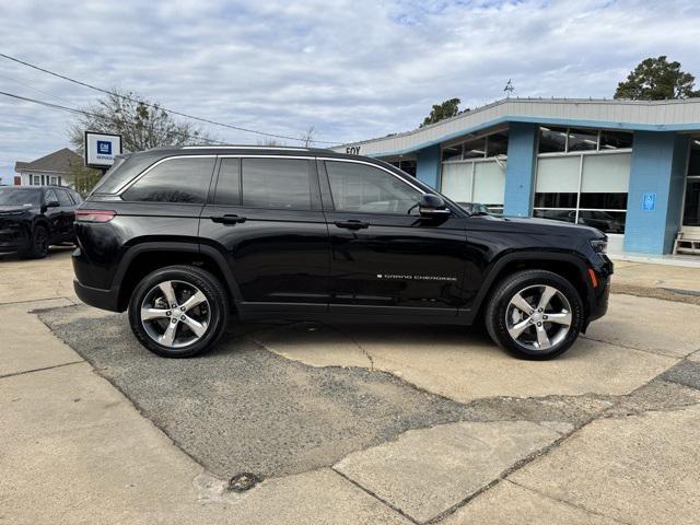 used 2022 Jeep Grand Cherokee car, priced at $33,414