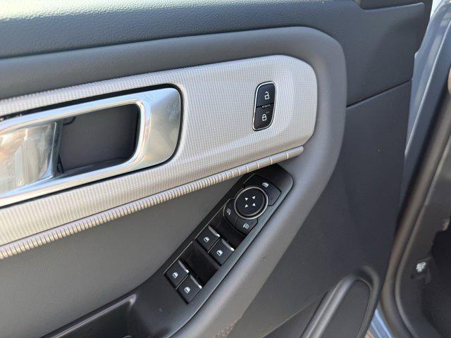 new 2025 Ford Explorer car, priced at $40,880