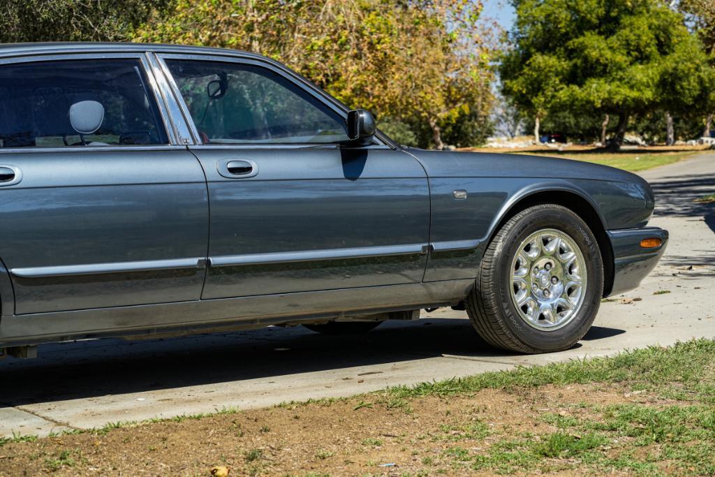 used 1999 Jaguar XJ8 car, priced at $5,980