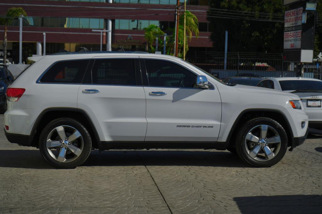 used 2015 Jeep Grand Cherokee car, priced at $13,980