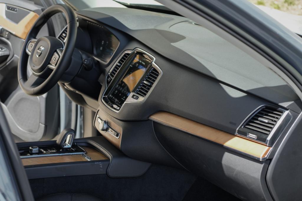 used 2023 Volvo XC90 Recharge Plug-In Hybrid car
