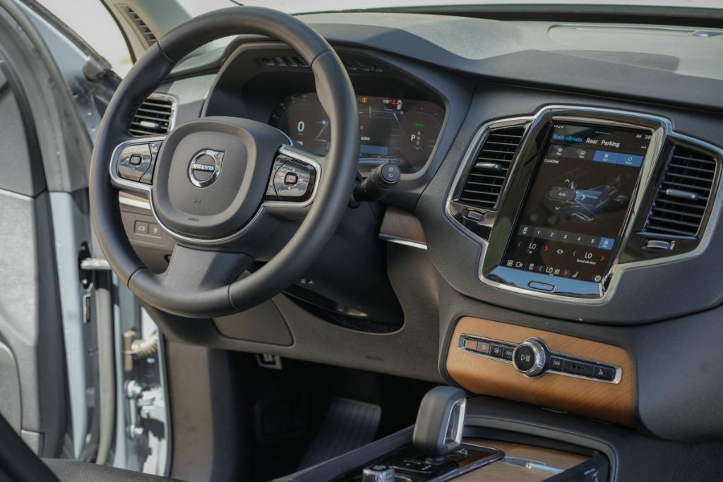 used 2023 Volvo XC90 Recharge Plug-In Hybrid car