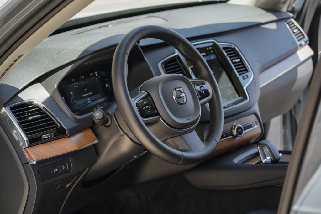used 2023 Volvo XC90 Recharge Plug-In Hybrid car
