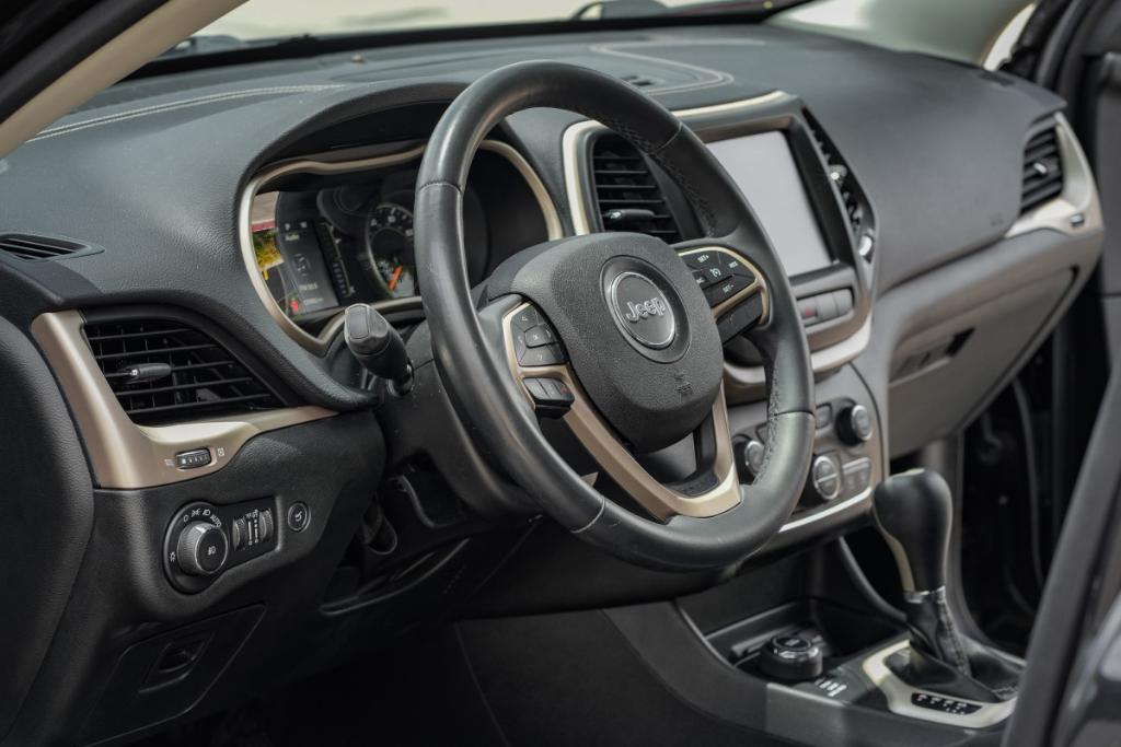 used 2015 Jeep Cherokee car