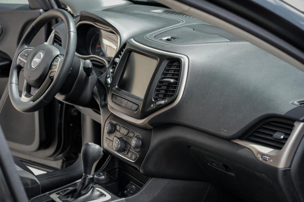used 2015 Jeep Cherokee car