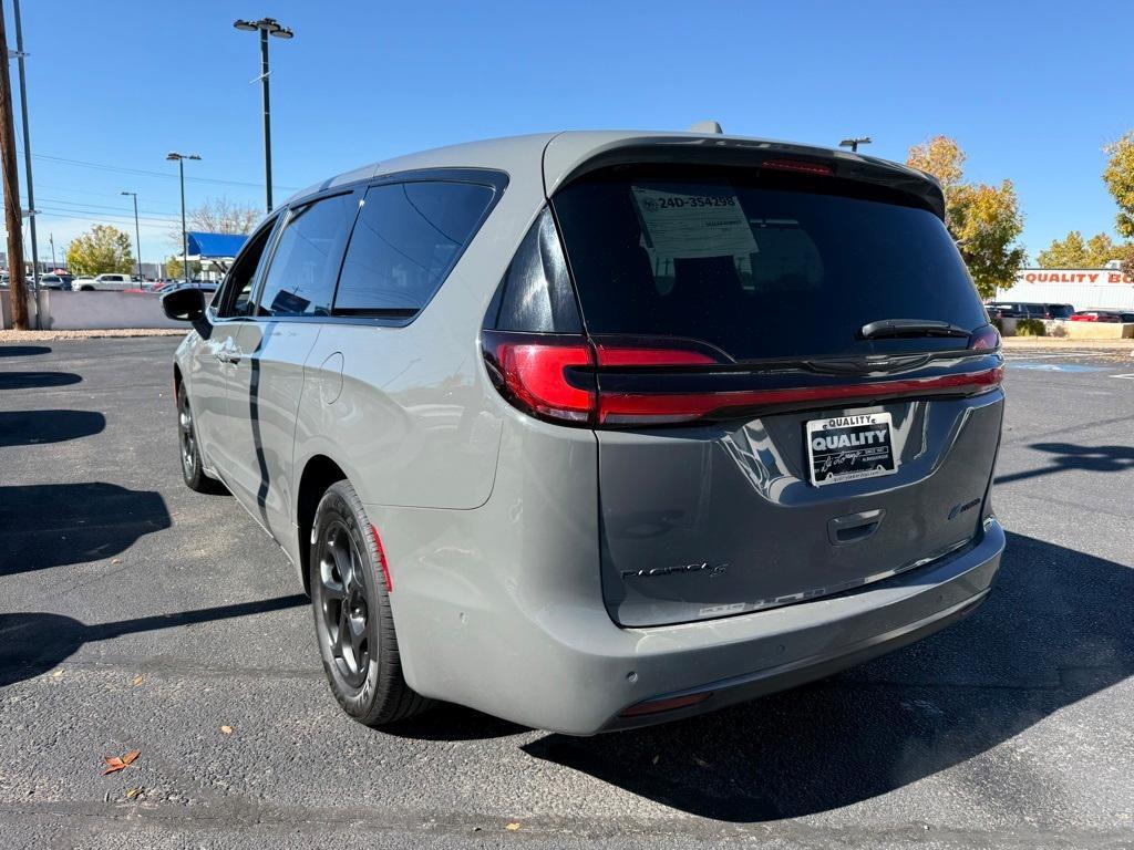 used 2022 Chrysler Pacifica Hybrid car, priced at $28,684