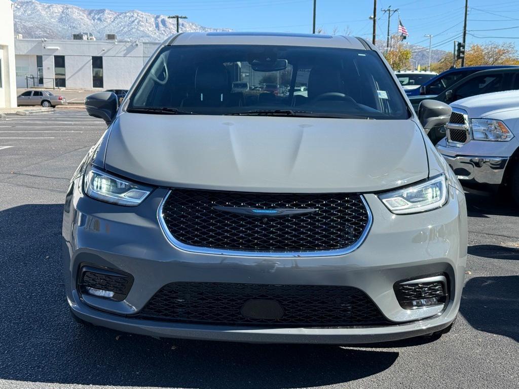 used 2022 Chrysler Pacifica Hybrid car, priced at $28,684