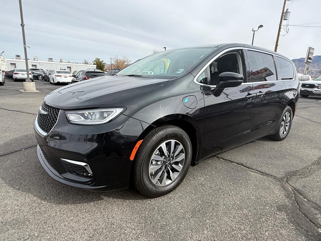 used 2023 Chrysler Pacifica Hybrid car, priced at $34,285