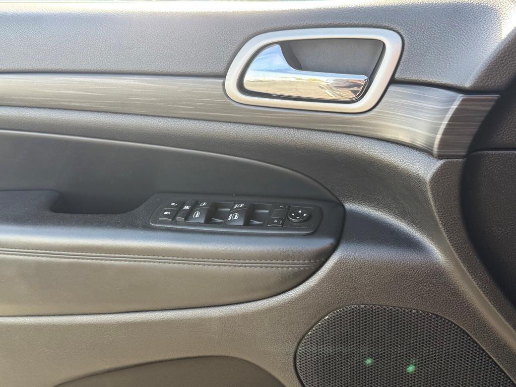 used 2021 Jeep Grand Cherokee car, priced at $27,995