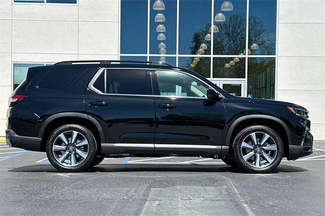 new 2025 Honda Pilot car, priced at $54,175