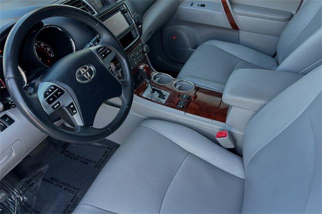 used 2013 Toyota Highlander car, priced at $17,991