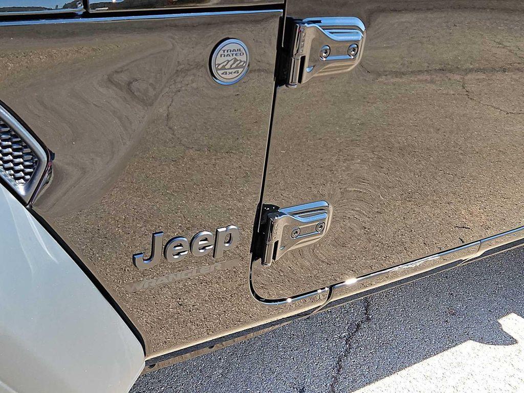 new 2025 Jeep Wrangler car, priced at $43,345