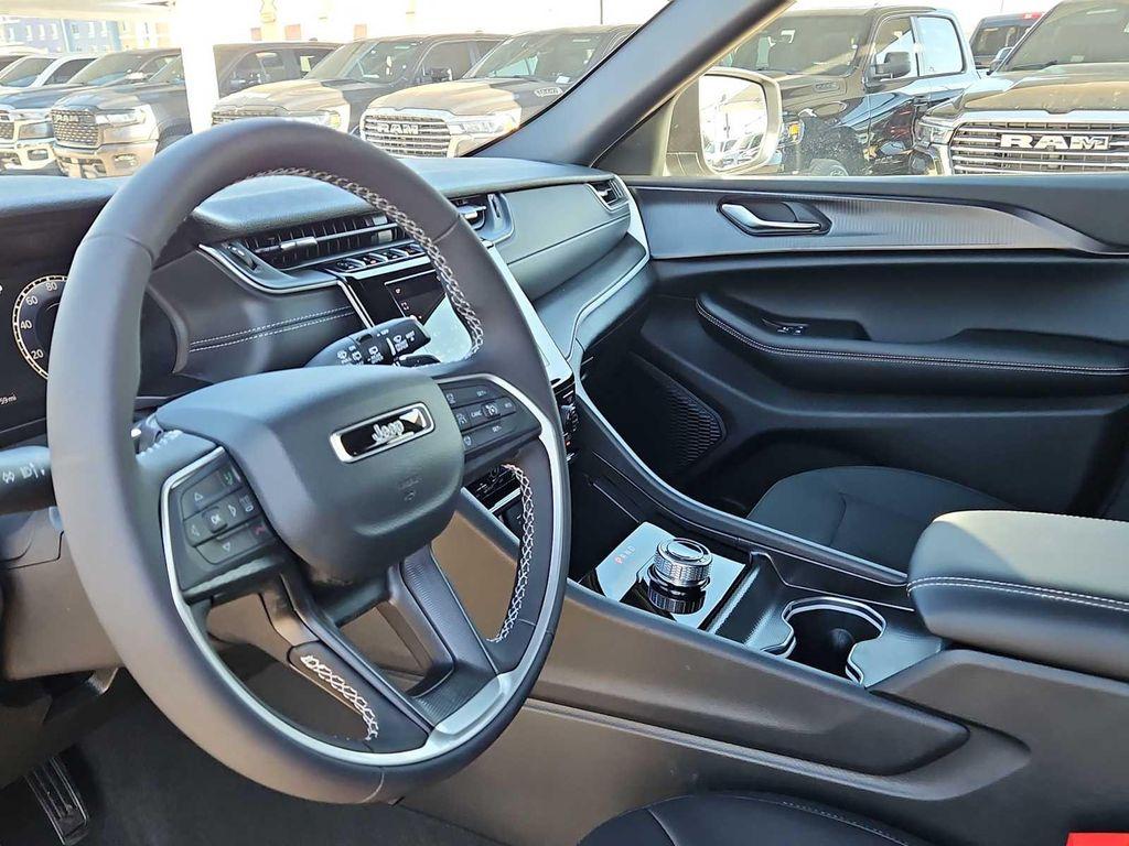 used 2025 Jeep Grand Cherokee car, priced at $35,725