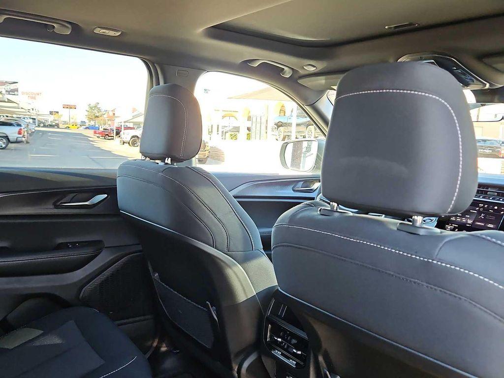 used 2025 Jeep Grand Cherokee car, priced at $35,725