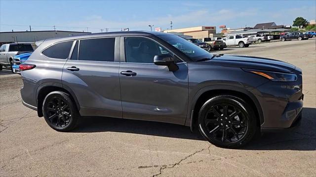 used 2023 Toyota Highlander car, priced at $41,988