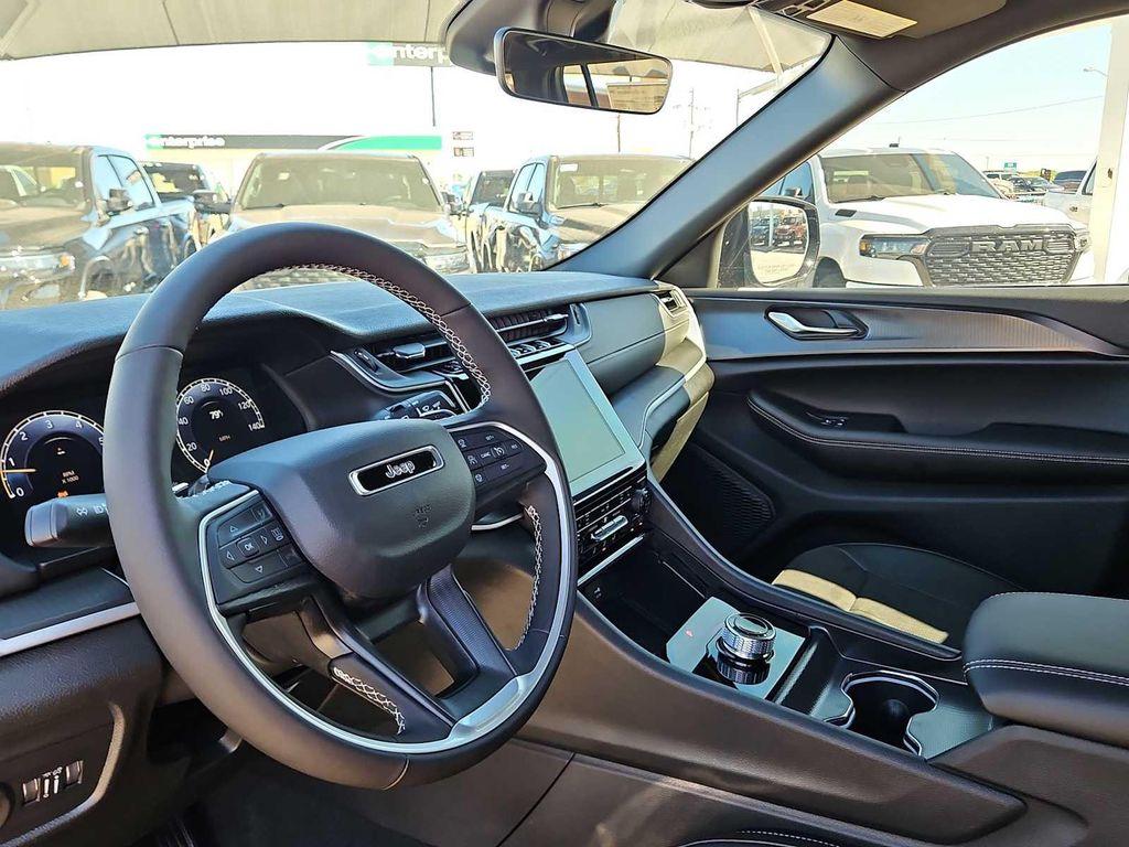 new 2025 Jeep Grand Cherokee car, priced at $42,905