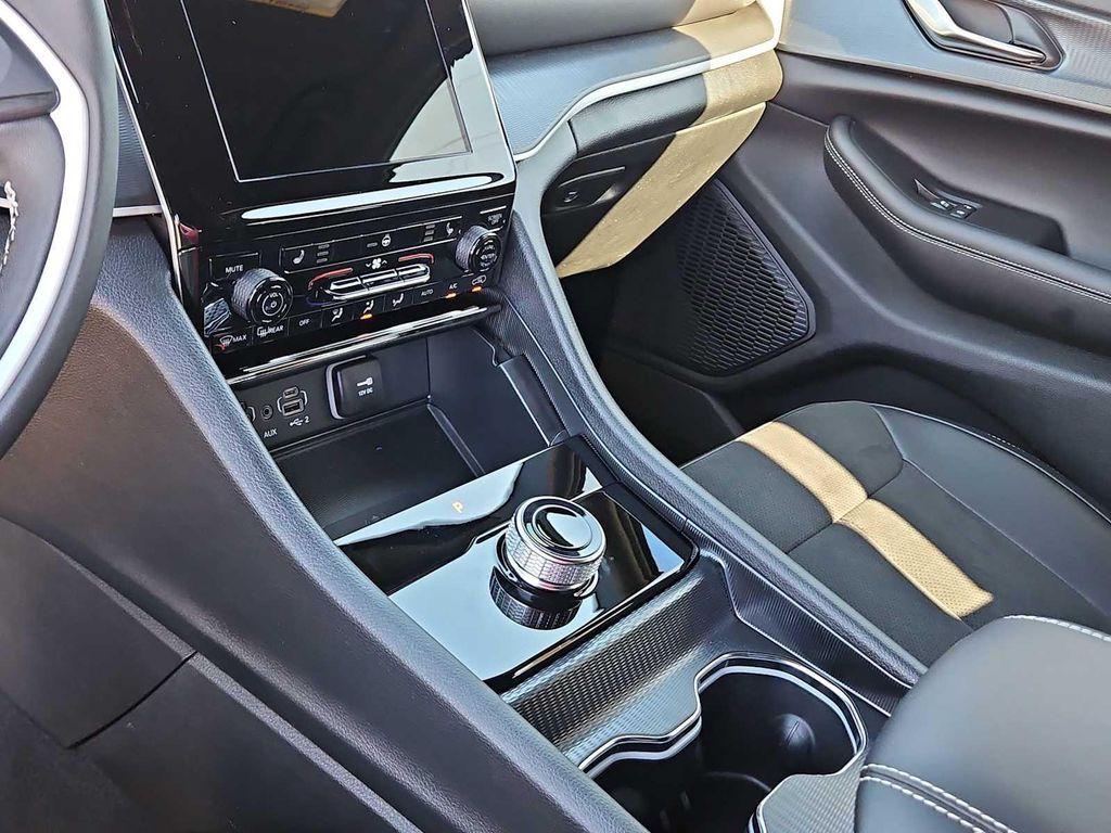 new 2025 Jeep Grand Cherokee car, priced at $42,905