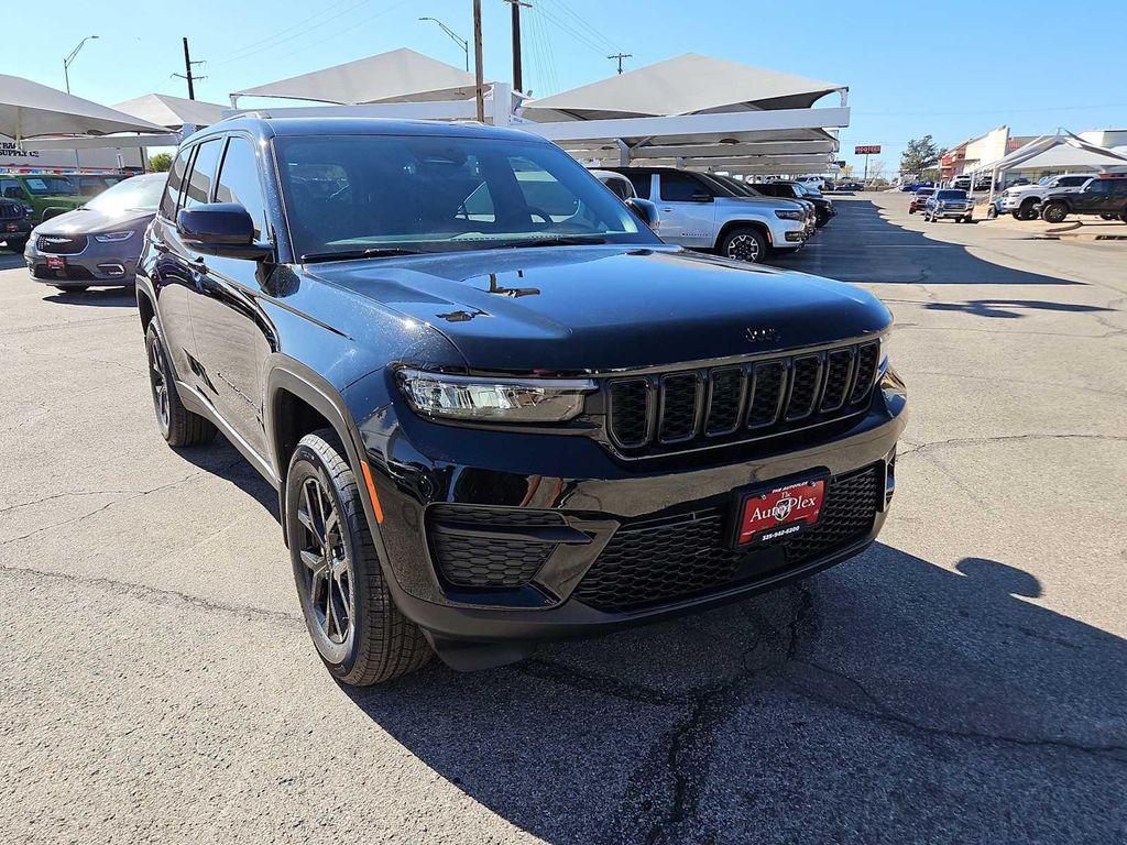 new 2025 Jeep Grand Cherokee car, priced at $42,905