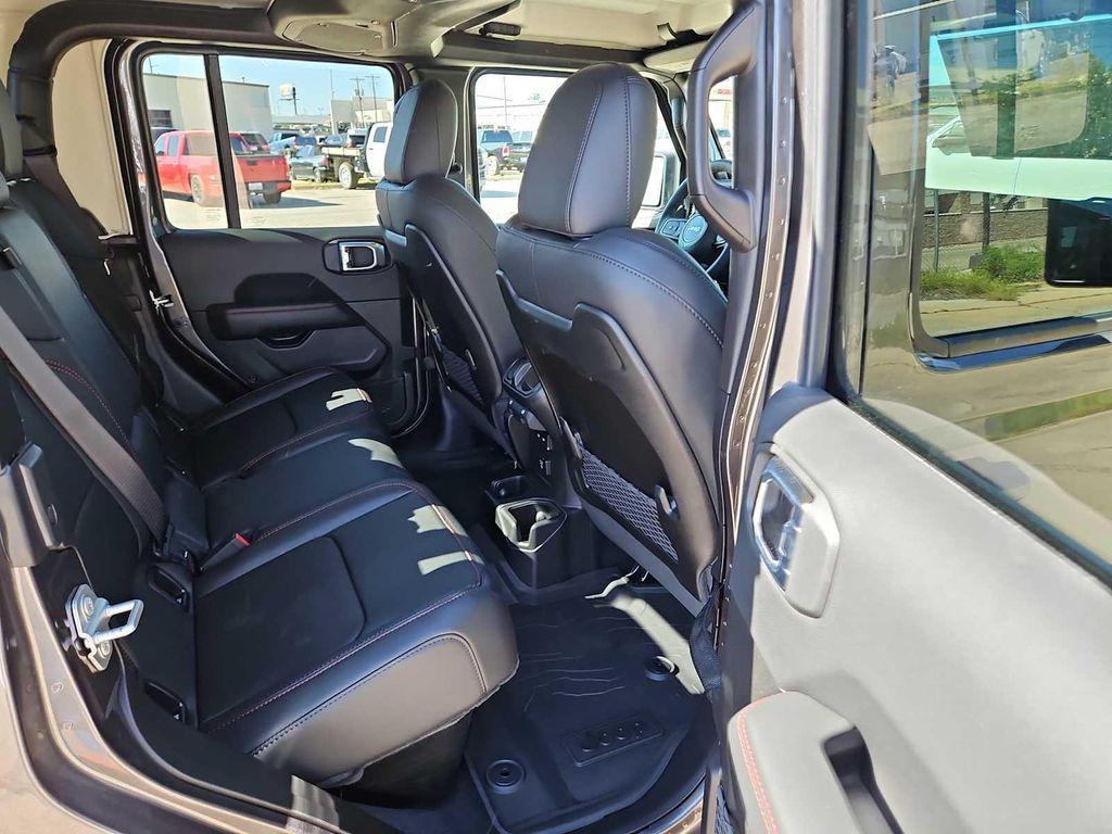 new 2025 Jeep Gladiator car, priced at $58,595