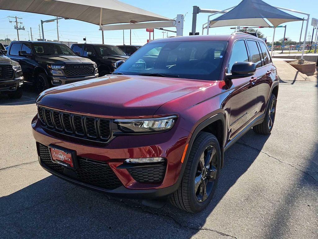 new 2025 Jeep Grand Cherokee car, priced at $45,910