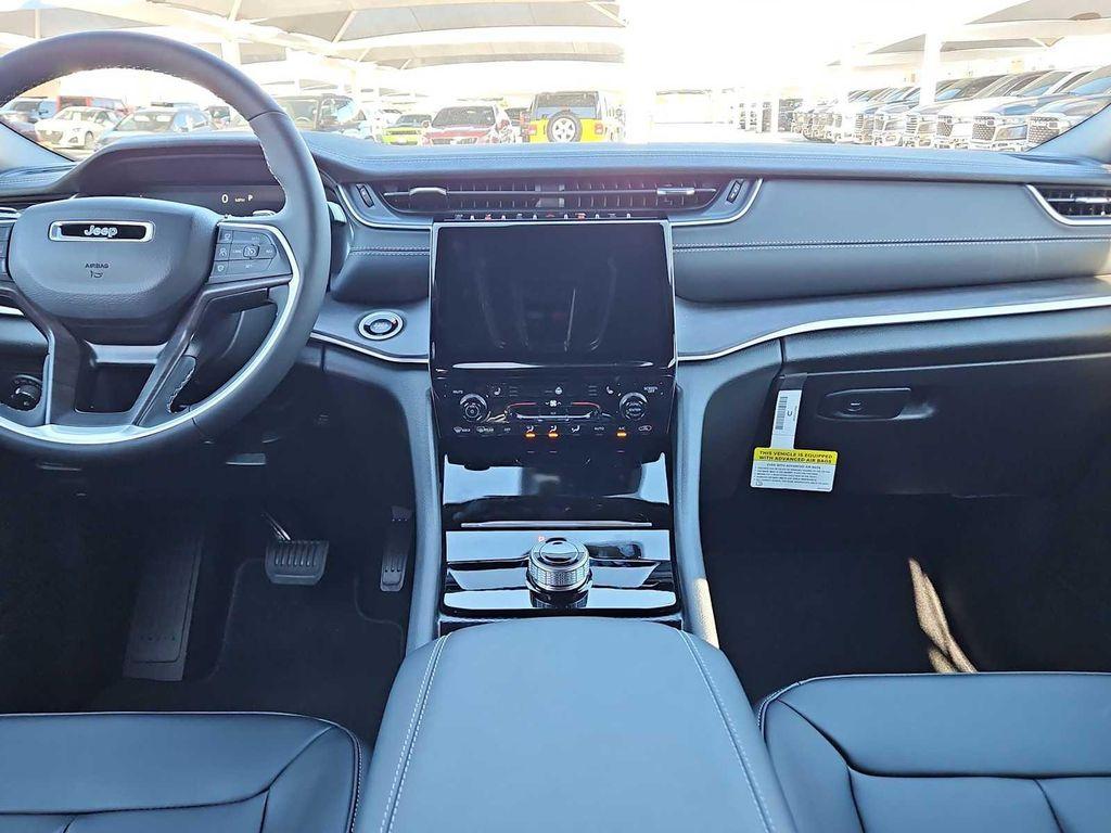 new 2025 Jeep Grand Cherokee car, priced at $45,910