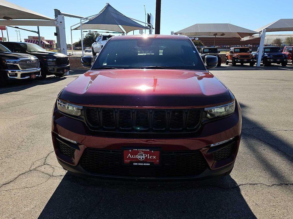 new 2025 Jeep Grand Cherokee car, priced at $45,910