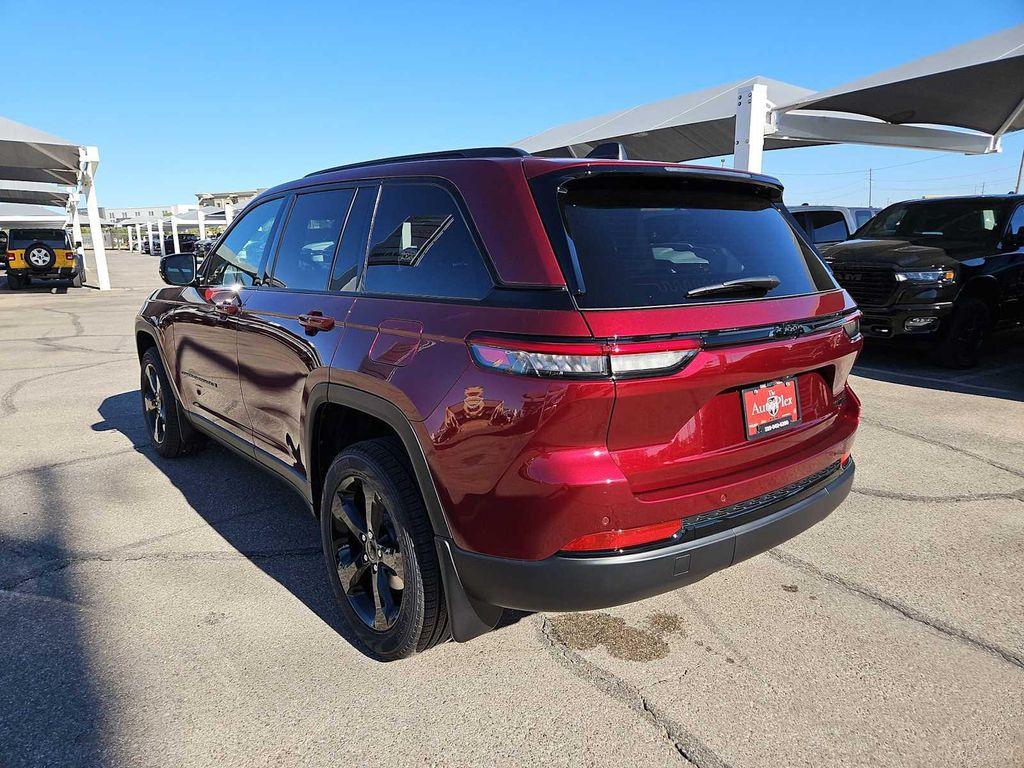new 2025 Jeep Grand Cherokee car, priced at $45,910