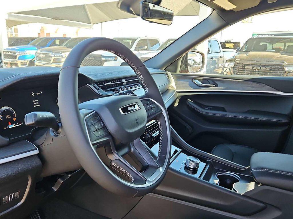 new 2025 Jeep Grand Cherokee car, priced at $45,910