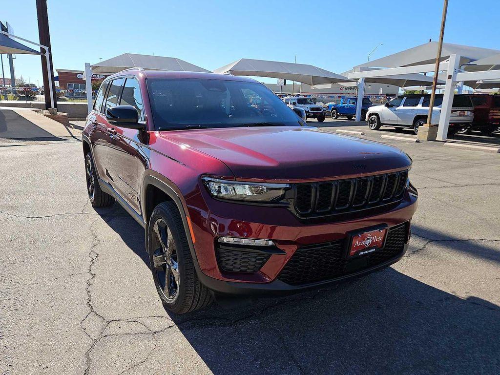new 2025 Jeep Grand Cherokee car, priced at $45,910