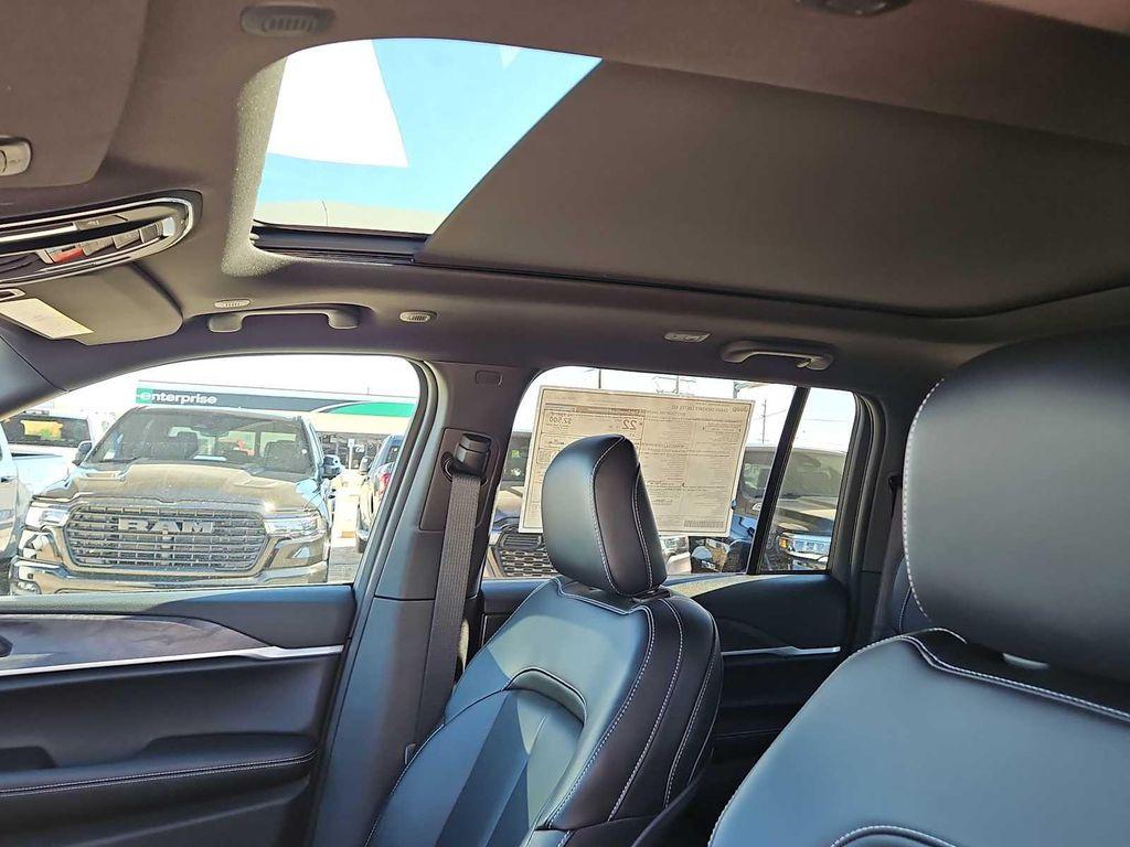 new 2025 Jeep Grand Cherokee car, priced at $45,910