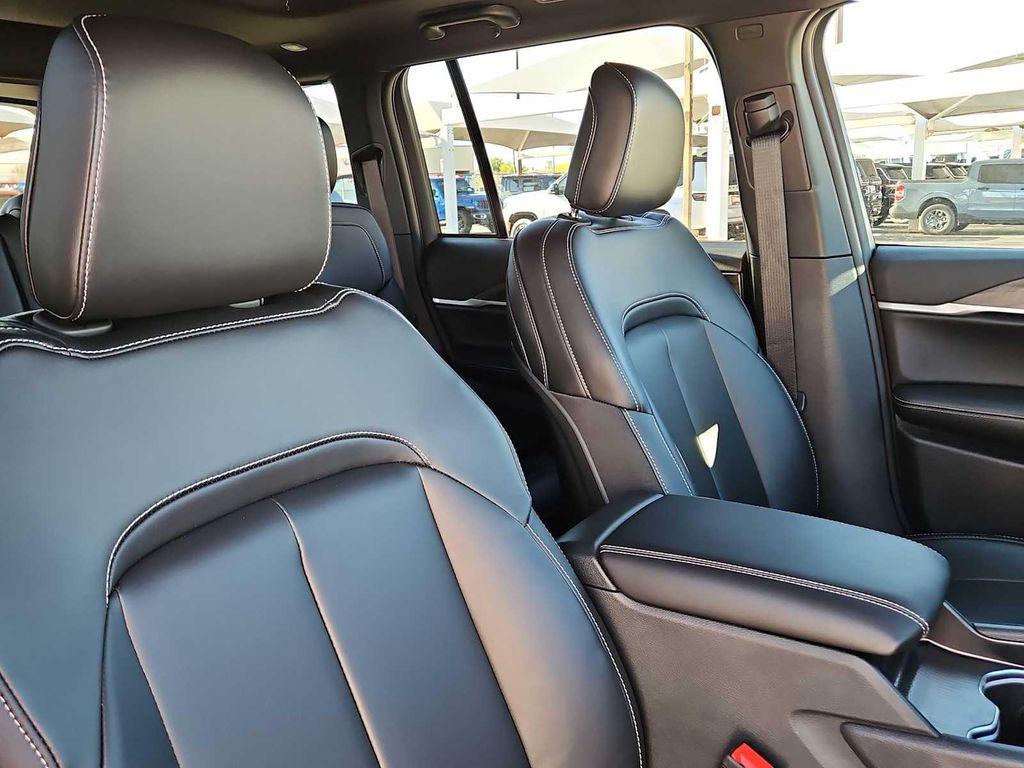 new 2025 Jeep Grand Cherokee car, priced at $45,910