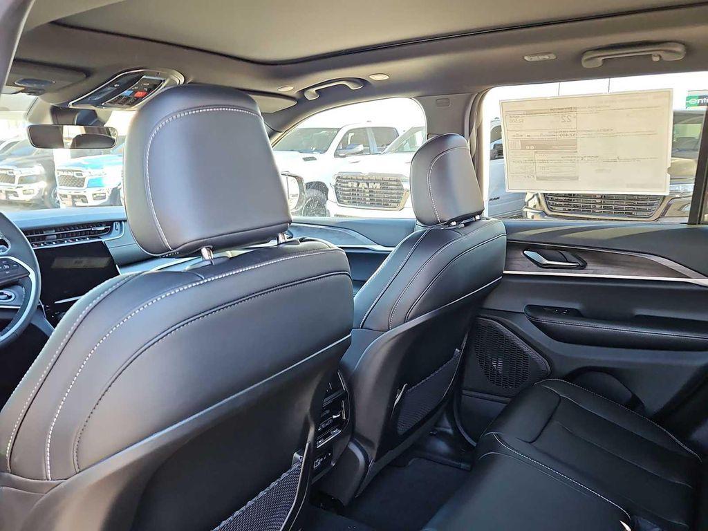 new 2025 Jeep Grand Cherokee car, priced at $45,910