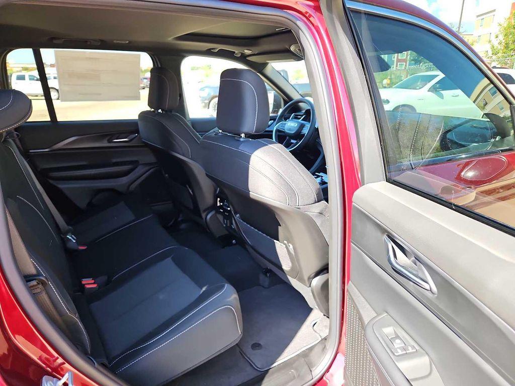 new 2025 Jeep Grand Cherokee car, priced at $40,670