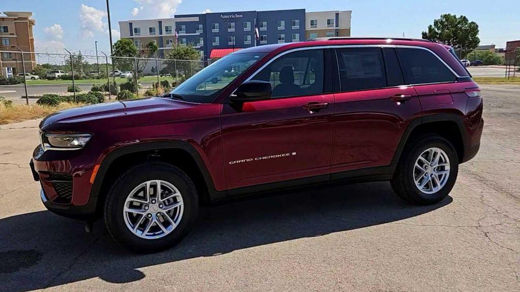 new 2025 Jeep Grand Cherokee car, priced at $40,670