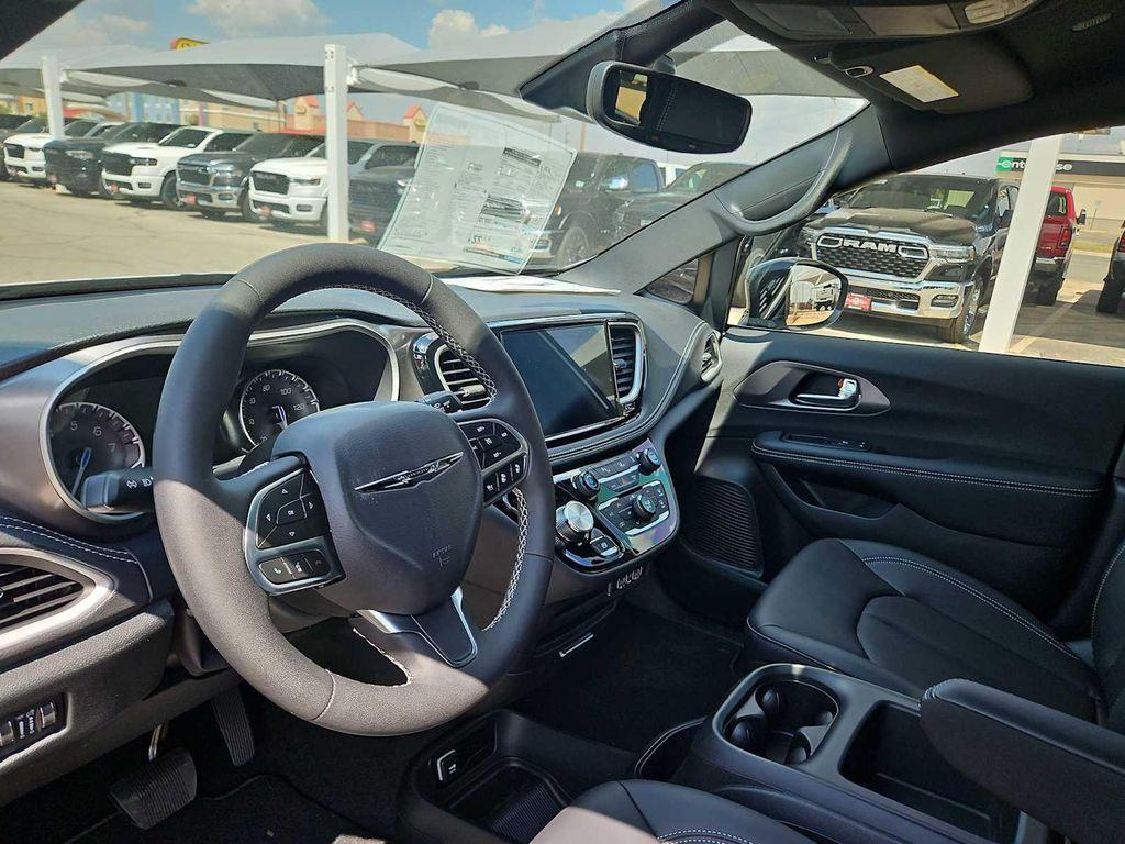 new 2025 Chrysler Pacifica car, priced at $38,945
