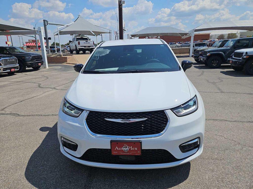 new 2025 Chrysler Pacifica car, priced at $38,945