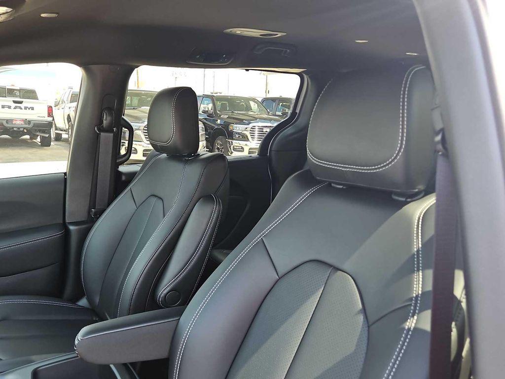 new 2025 Chrysler Pacifica car, priced at $38,945