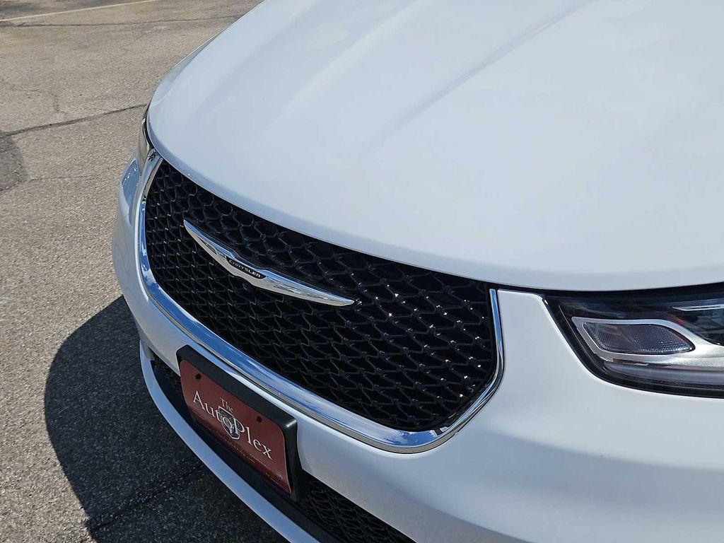 new 2025 Chrysler Pacifica car, priced at $38,945