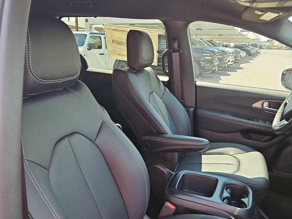 new 2025 Chrysler Pacifica car, priced at $38,945