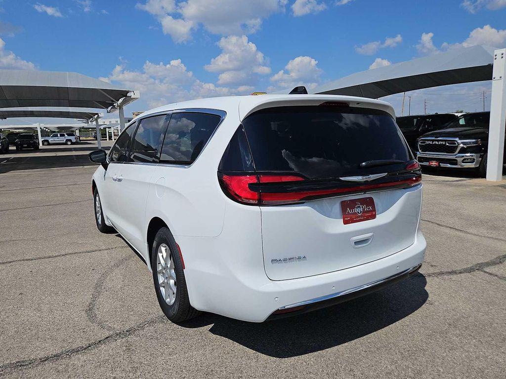 new 2025 Chrysler Pacifica car, priced at $38,945