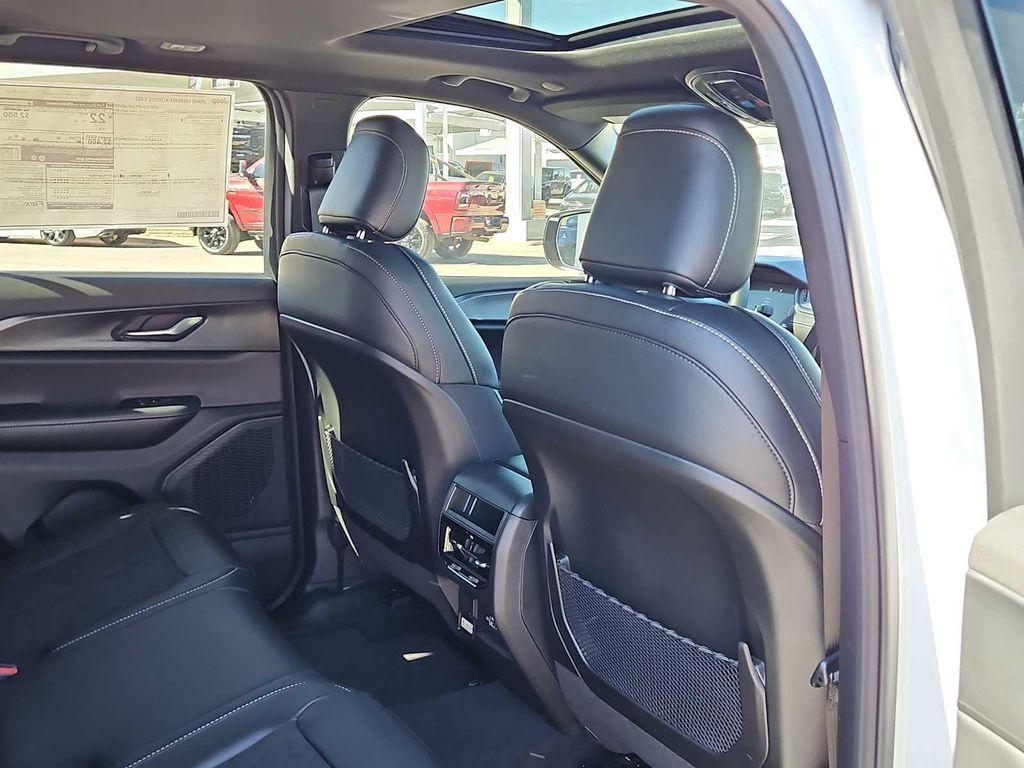 new 2025 Jeep Grand Cherokee car, priced at $39,885