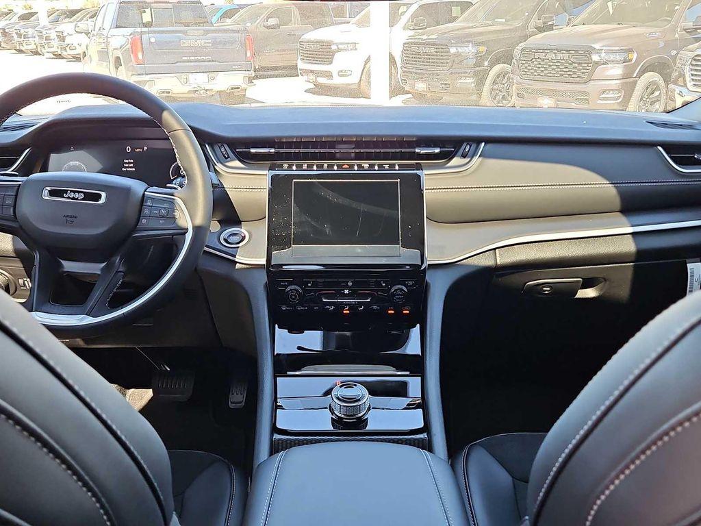 new 2025 Jeep Grand Cherokee car, priced at $39,885
