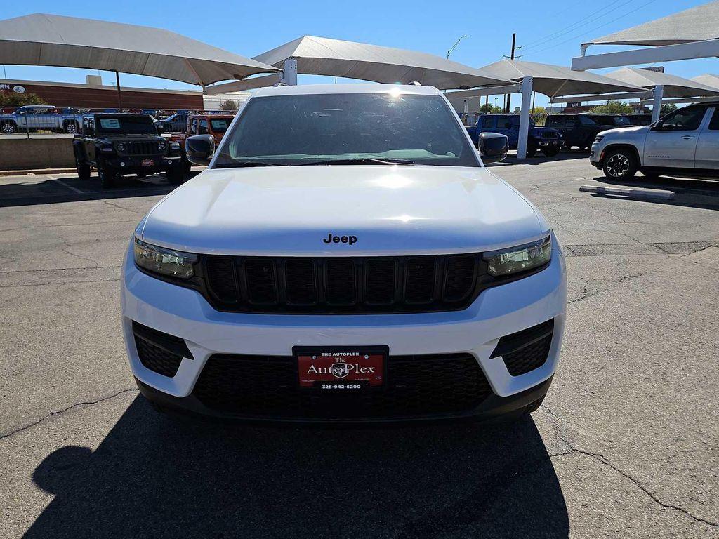 new 2025 Jeep Grand Cherokee car, priced at $39,885