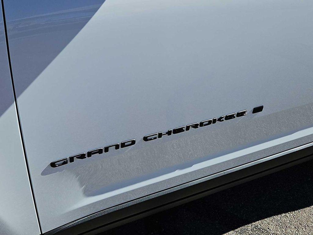 new 2025 Jeep Grand Cherokee car, priced at $39,885