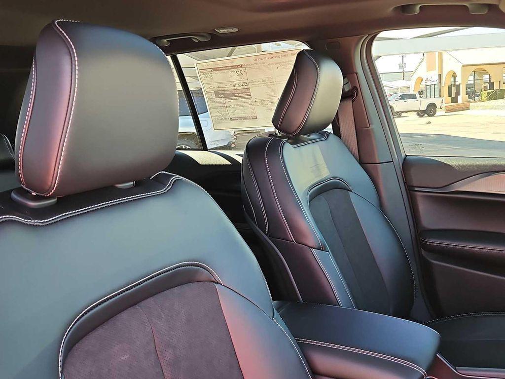 new 2025 Jeep Grand Cherokee car, priced at $39,885