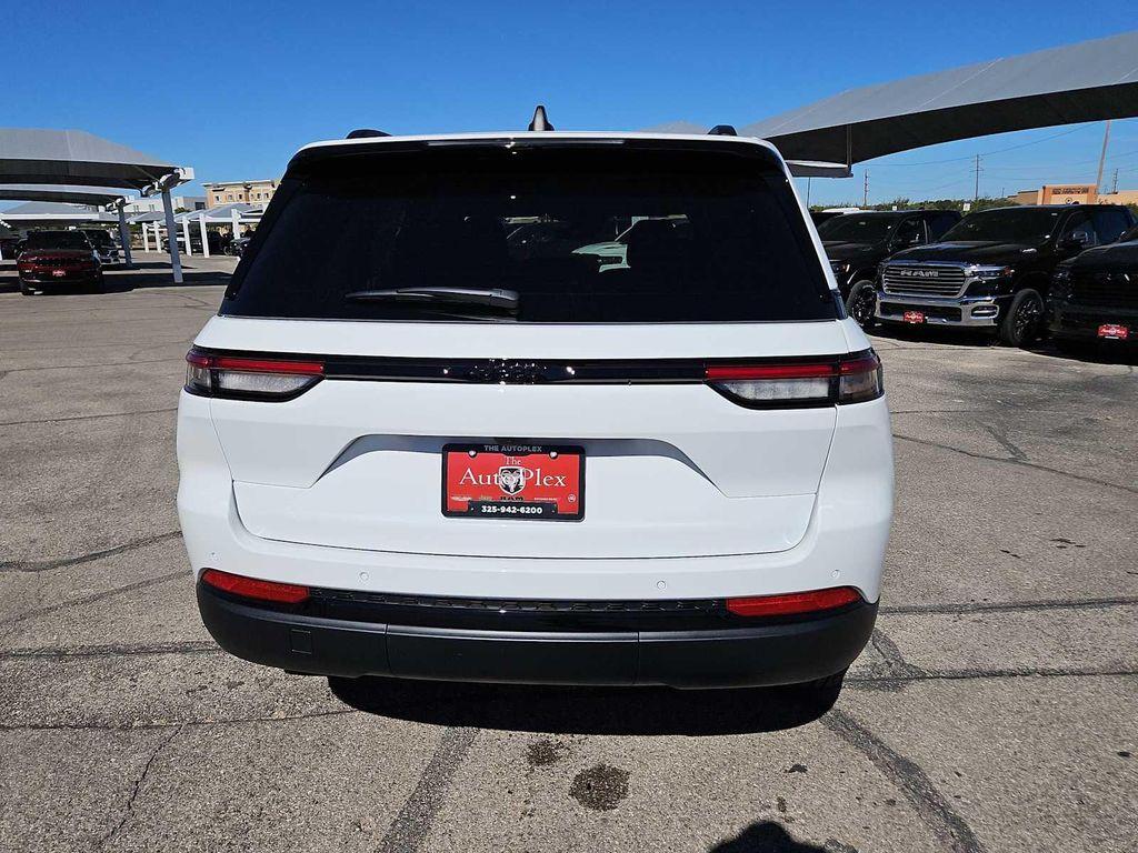 new 2025 Jeep Grand Cherokee car, priced at $39,885