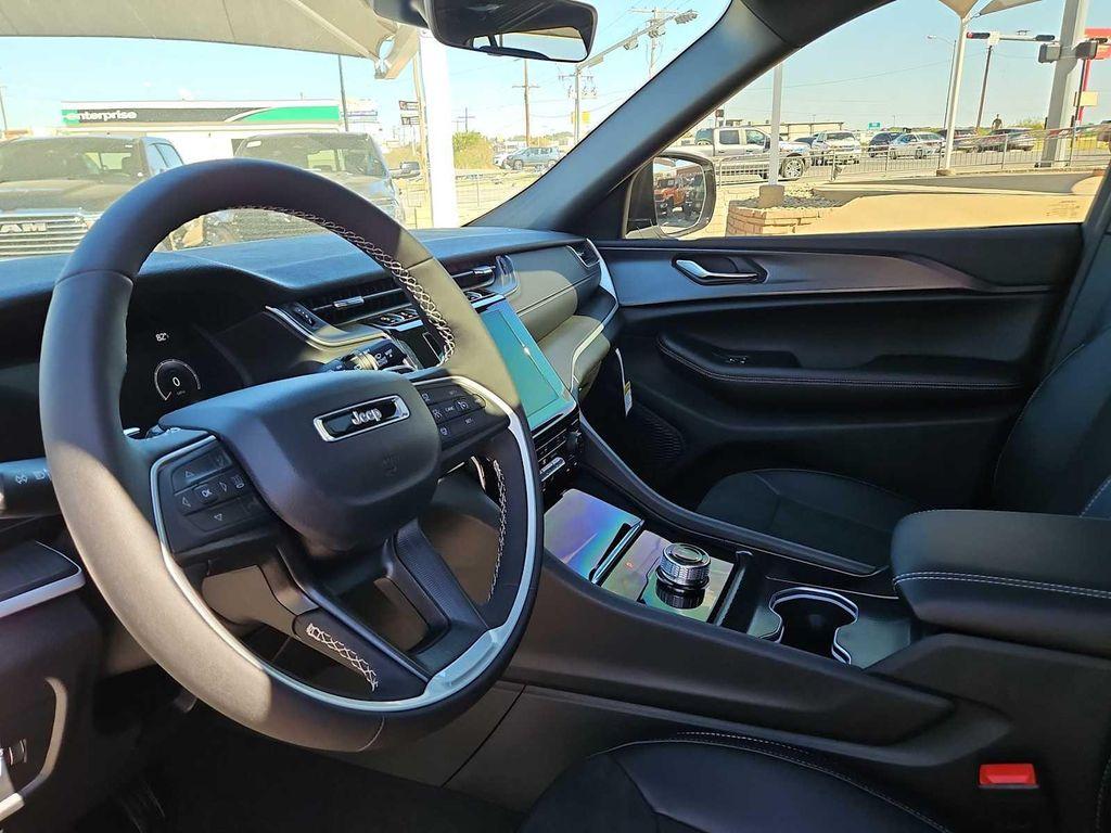 new 2025 Jeep Grand Cherokee car, priced at $39,885