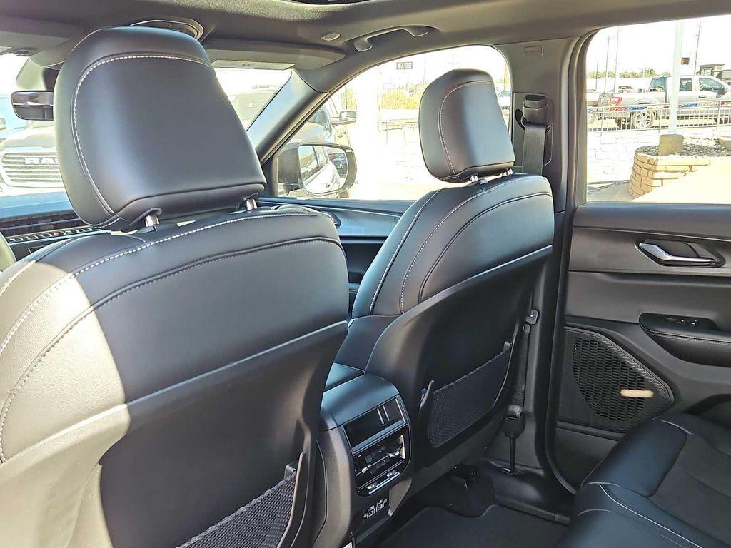 new 2025 Jeep Grand Cherokee car, priced at $39,885